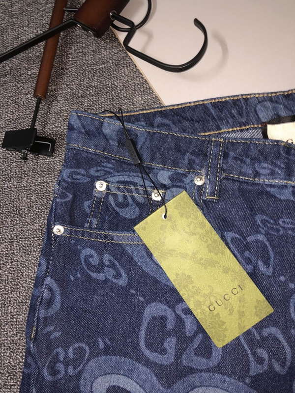 ブランドハーフパンツ側面デザイン